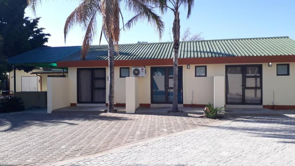 Hotel Ry Courtyard à Oshakati Extérieur photo